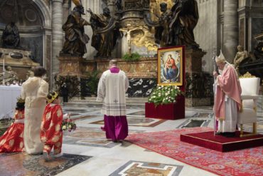 Nuevo Concepto De Normalidad De Domingo En Línea En La Iglesia