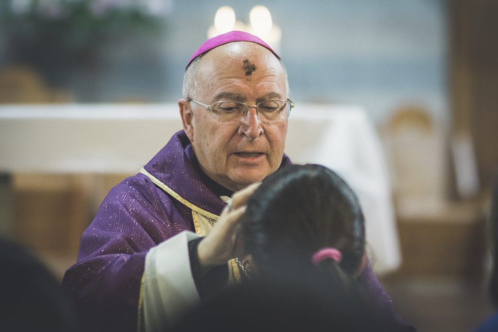 Ecuador Papa renuncia obispo Riobamba