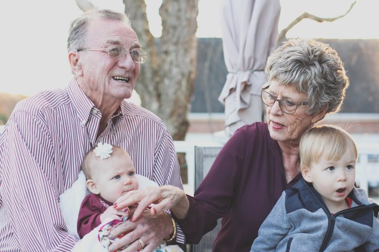 Grandparents with grandchildren © Cathopic