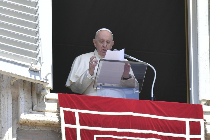 Pope Francis Offers Prayers