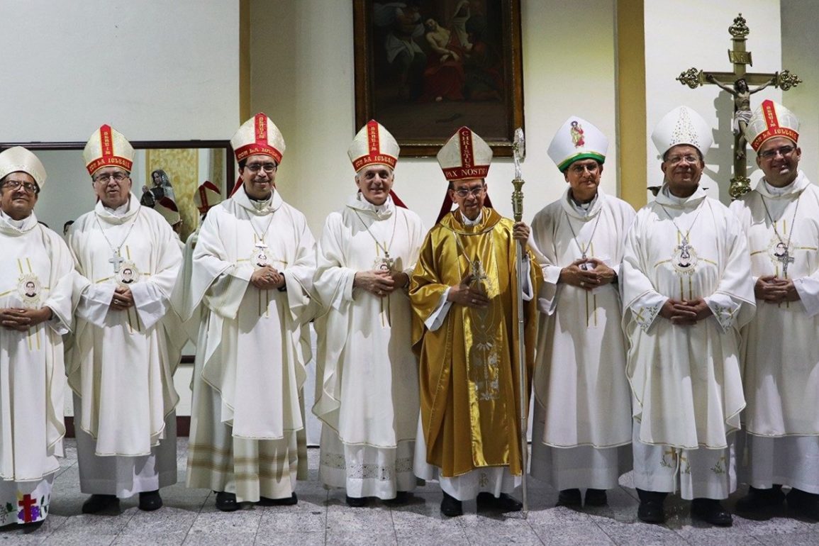 Salvador obispos política