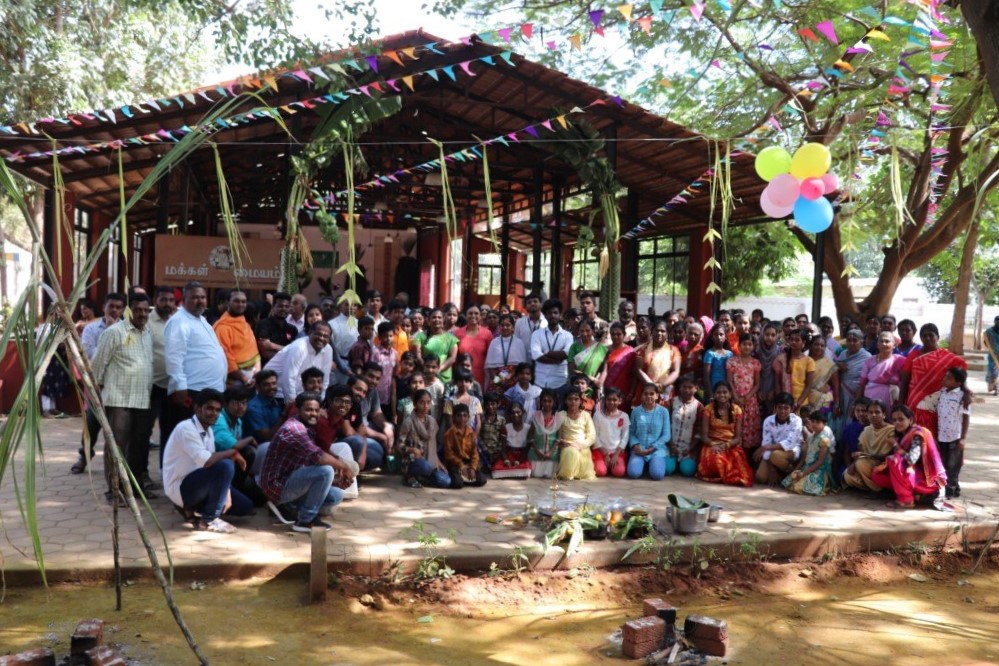 Papa regalo centro Shanti Ashram