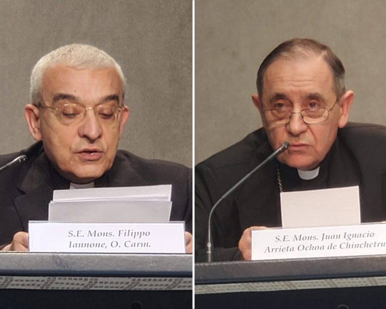 Mons. Iannone e Mons. Arrieta © Deborah Castellano Lubov. Exaudi