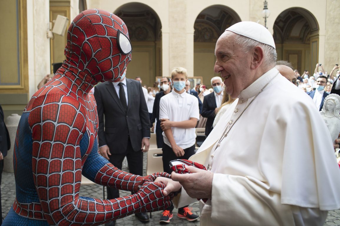 Papa Francisco Spiderman