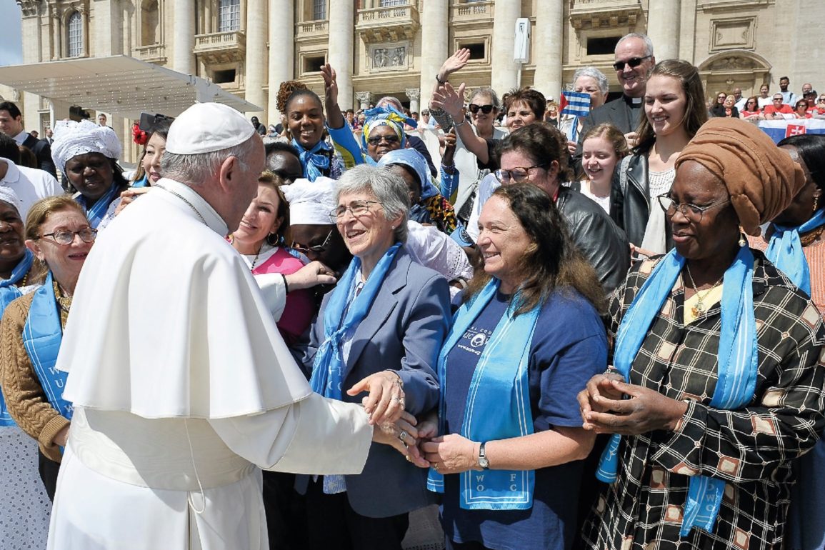 Donne nella chiesa