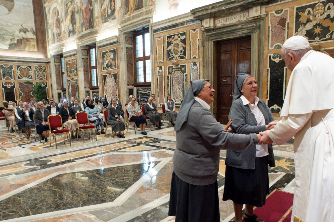 Papa hermanas caridad Iglesia