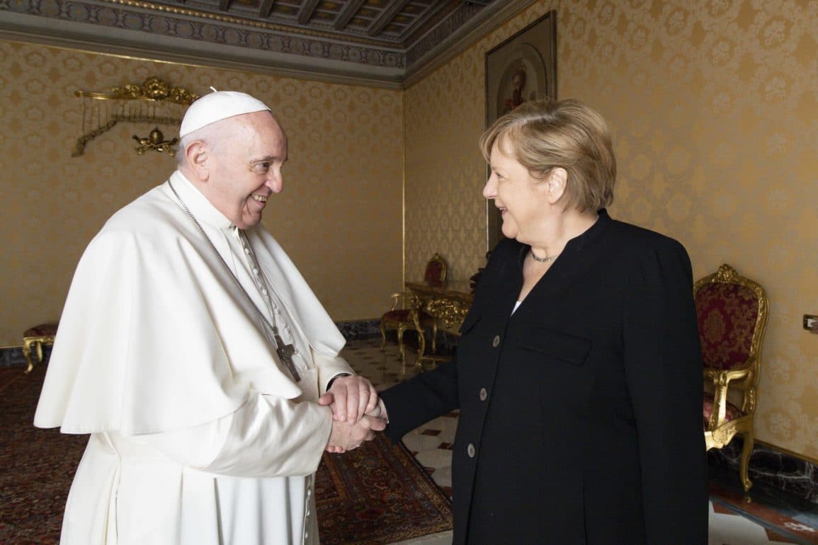 Papa Ángela Merkel