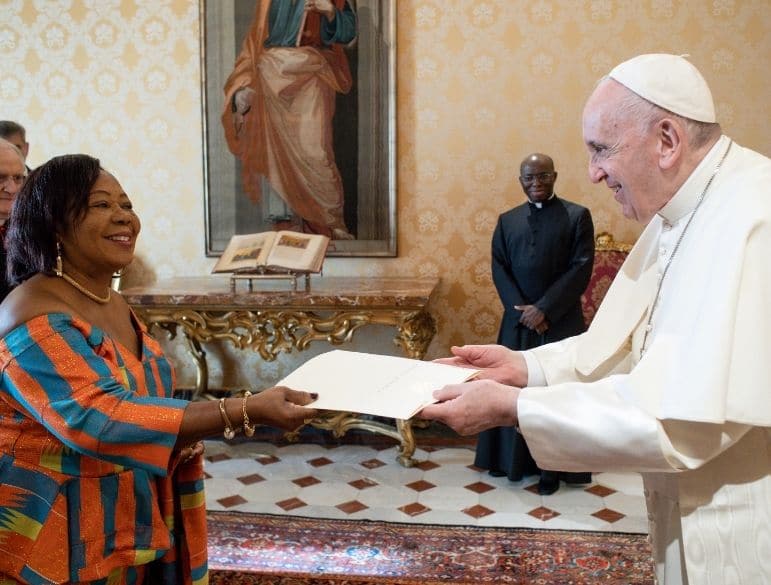 Embajadora de Ghana entrega sus cartas credenciales