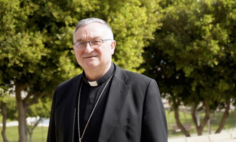 España Renuncia obispo Almería