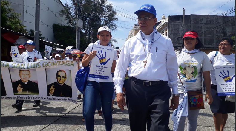 Salvador Obispos piden diputados