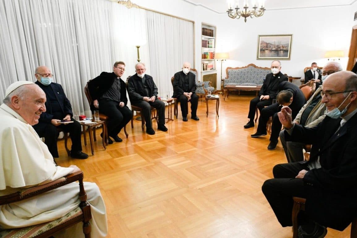Papa jesuitas Atenas padres