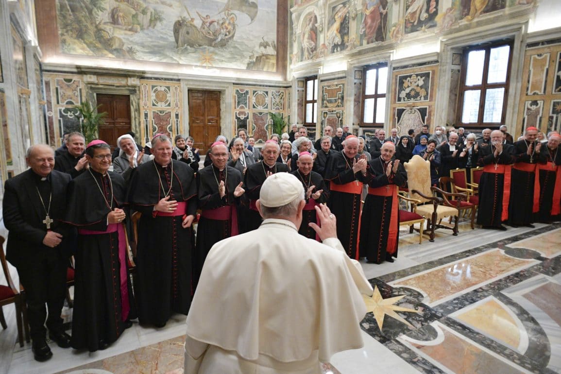 Papa consagrados discernir acompañar