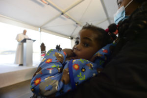 Papa visita refugiados Lesbos
