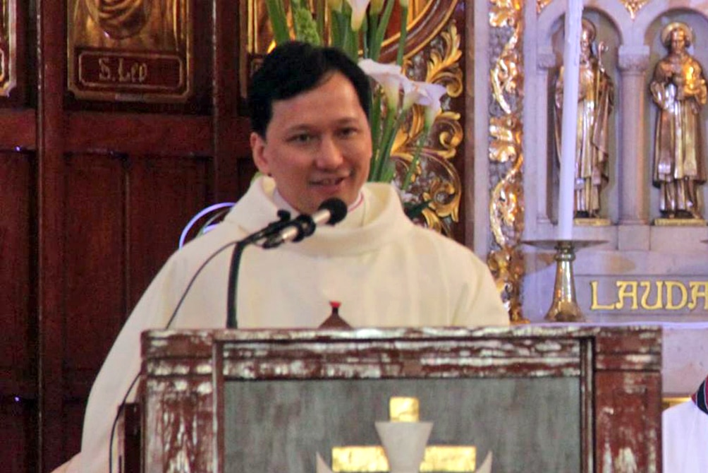 Pope Francis Manila Priest