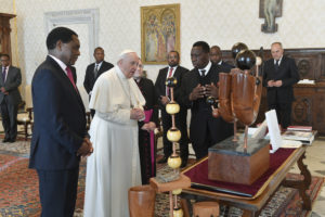 Zambia presidente Papa COVID