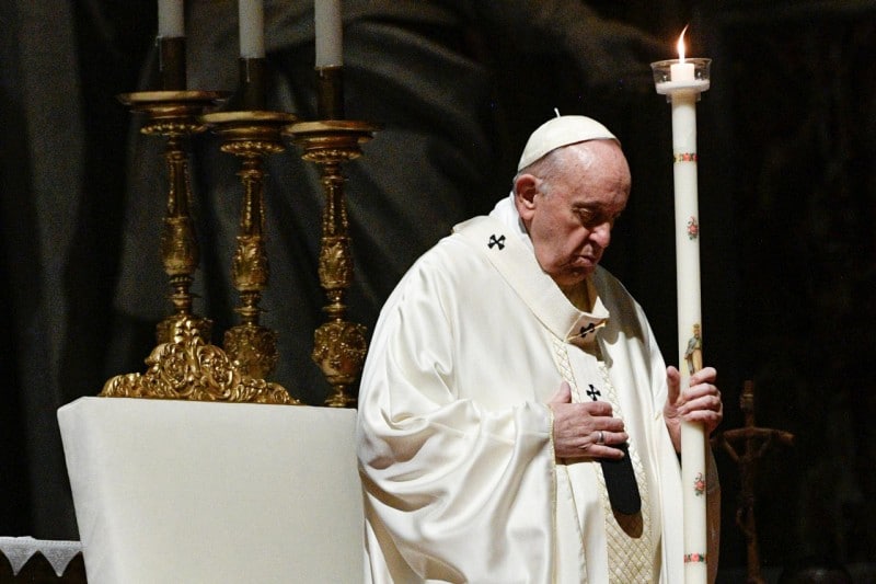 brazos consagrados abrazan Jesús