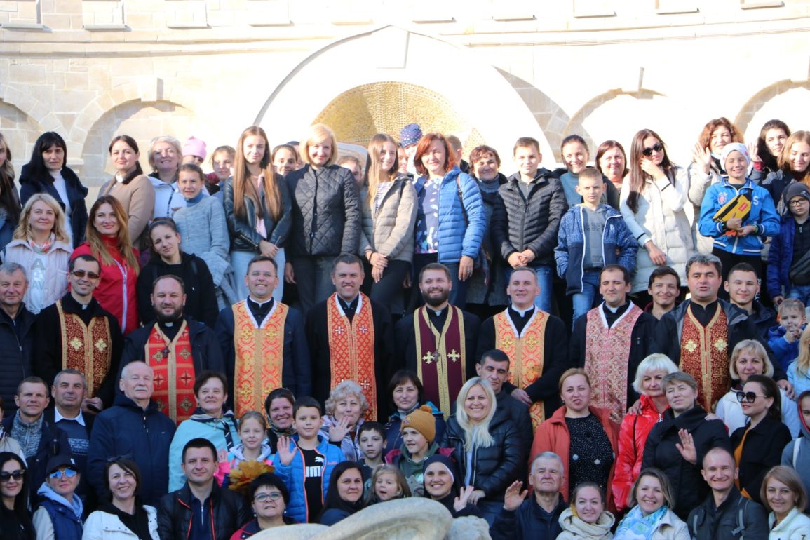 sacerdote ucraniano Iglesia pueblo