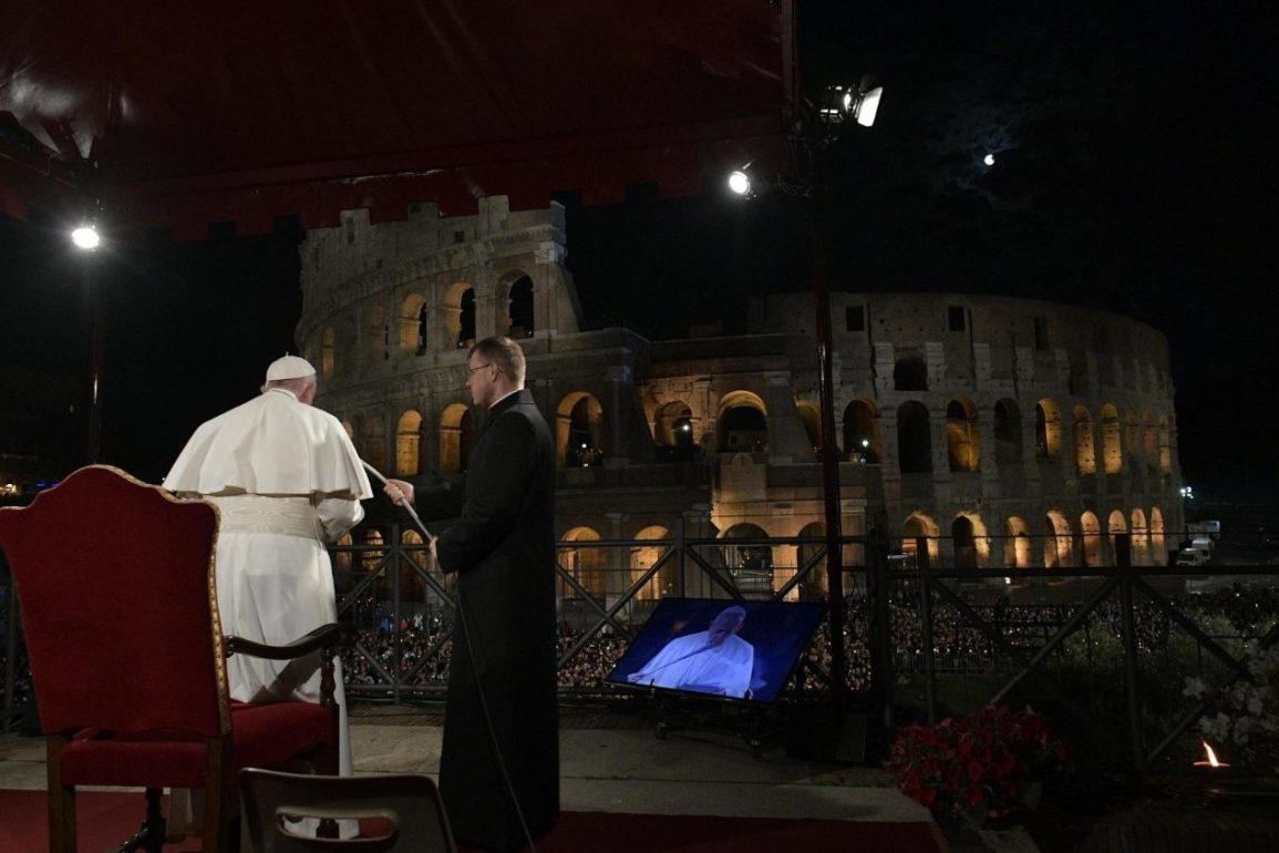 Via Crucis Papa Coliseo