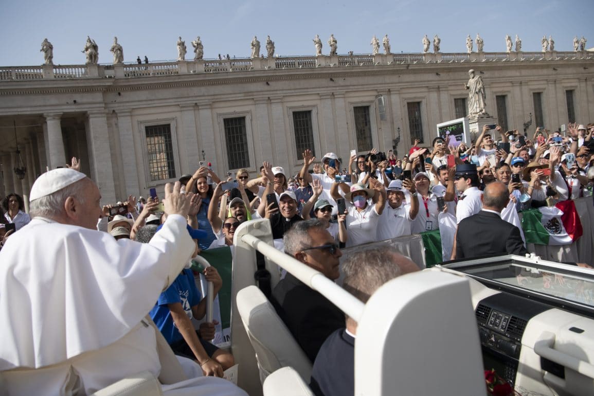 Papa Francisco renuncia