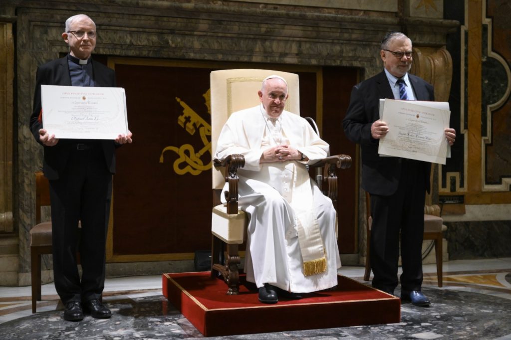 Papa Francesco conferisce il Premio Ratzinger 2022