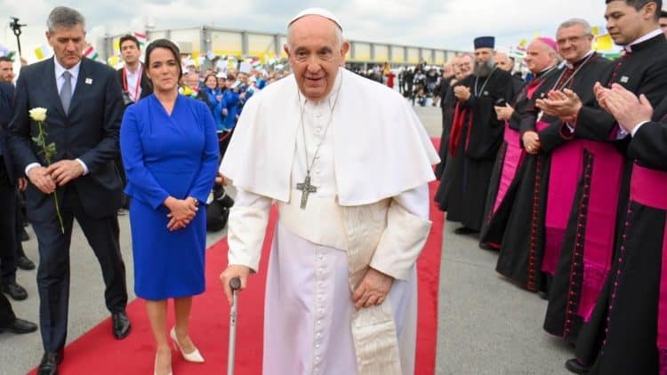 Búcsúi mise a pápáért – Exadhi