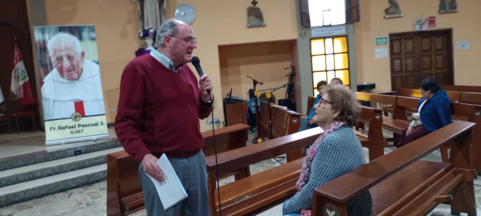 Padre Ángel García el autor del libro