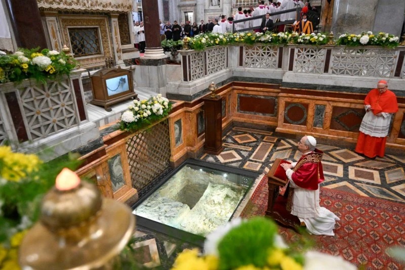 El Papa: Dios nos ama. Ésta es la gran verdad de nuestra vida y que da sentido a todo lo demás