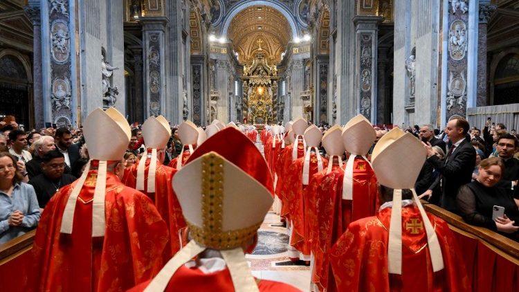 Cardenal Re: Momento histórico, que sea elegido el Papa de la comunión y la unidad