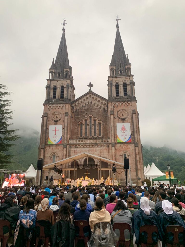 Jornada Eucarística y Mariana Juvenil 2025: Covadonga, Cuna de la Fe, Acoge un Encuentro para Reavivar Corazones
