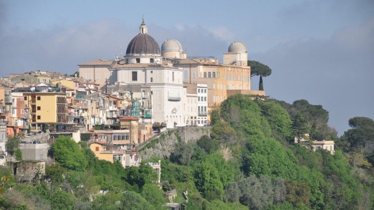 León XIV visita Castel Gandolfo unos días antes de su traslado